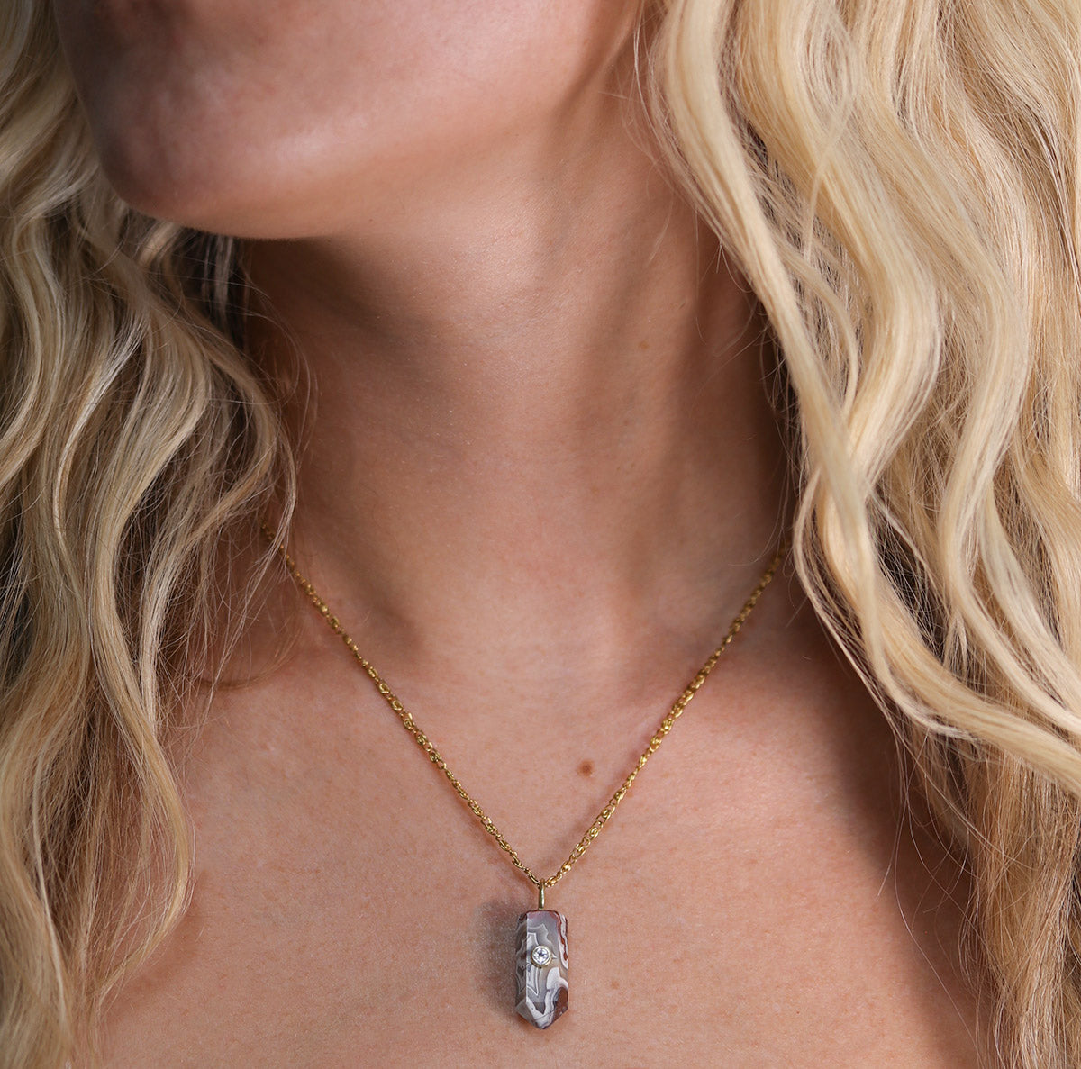 Agate Tiny Pillar Necklace