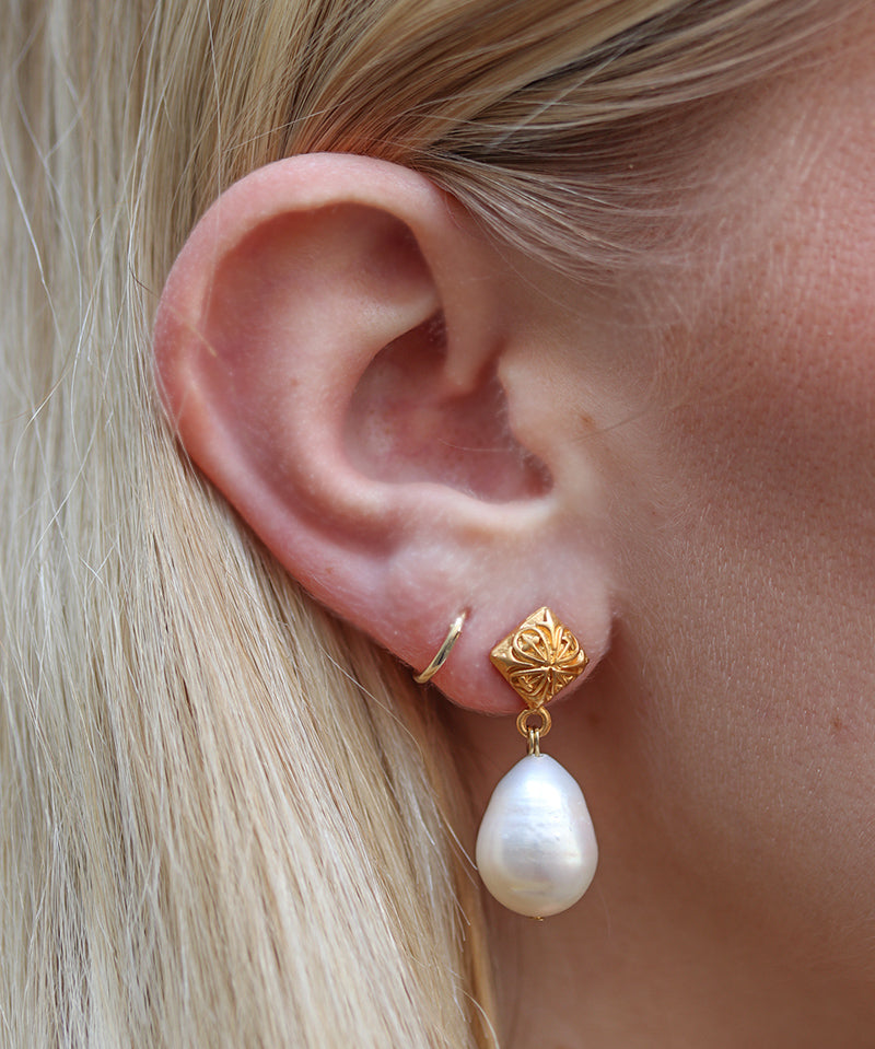 Ornate Diamond Pearl Drops